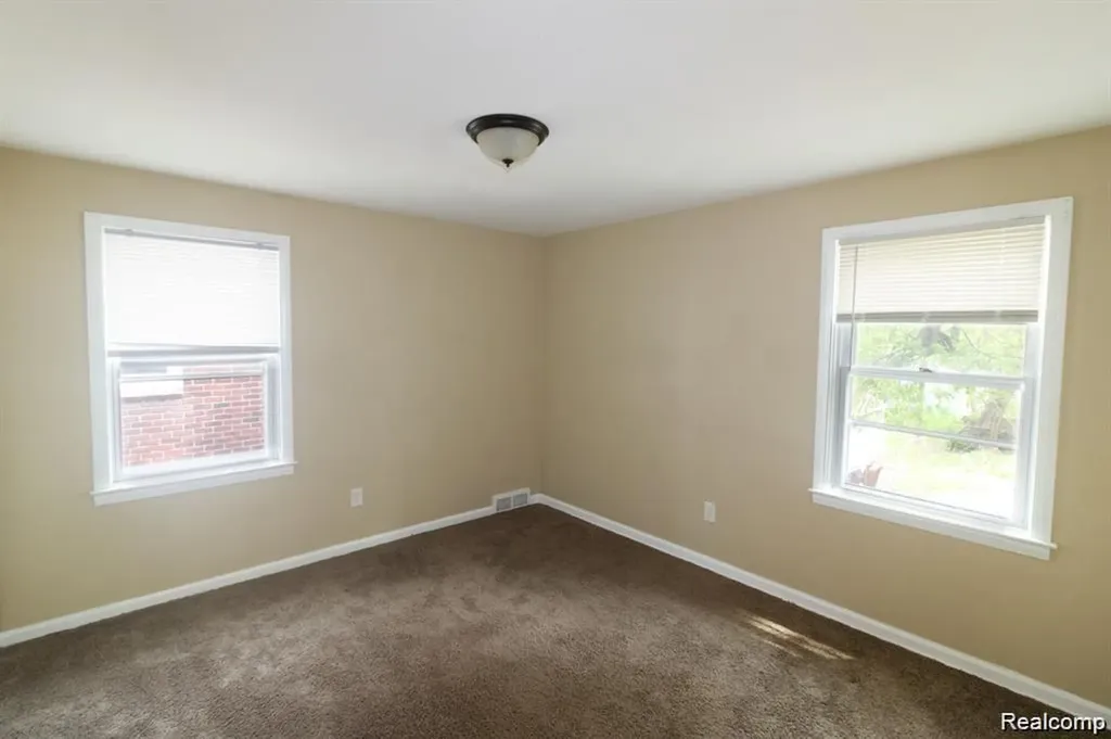 15470 Mapleridge Street Detroit City MI 48205