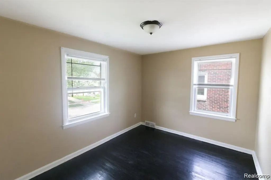 15470 Mapleridge Street Detroit City MI 48205