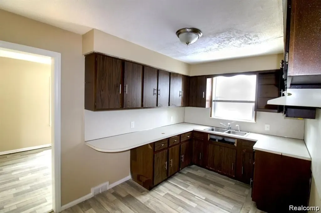 15470 Mapleridge Street Detroit City MI 48205