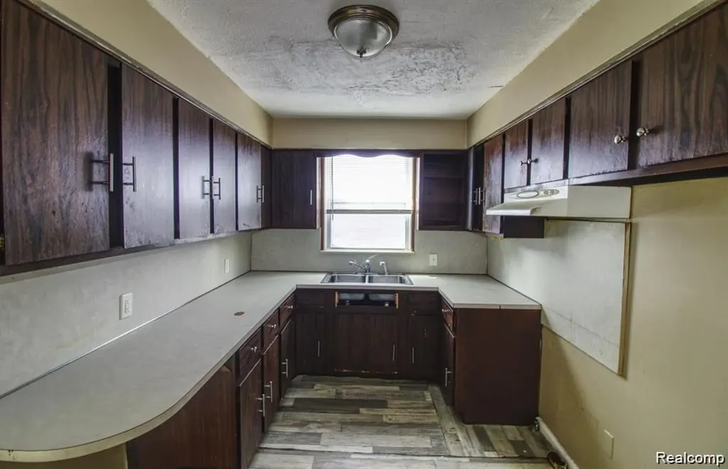 15470 Mapleridge Street Detroit City MI 48205