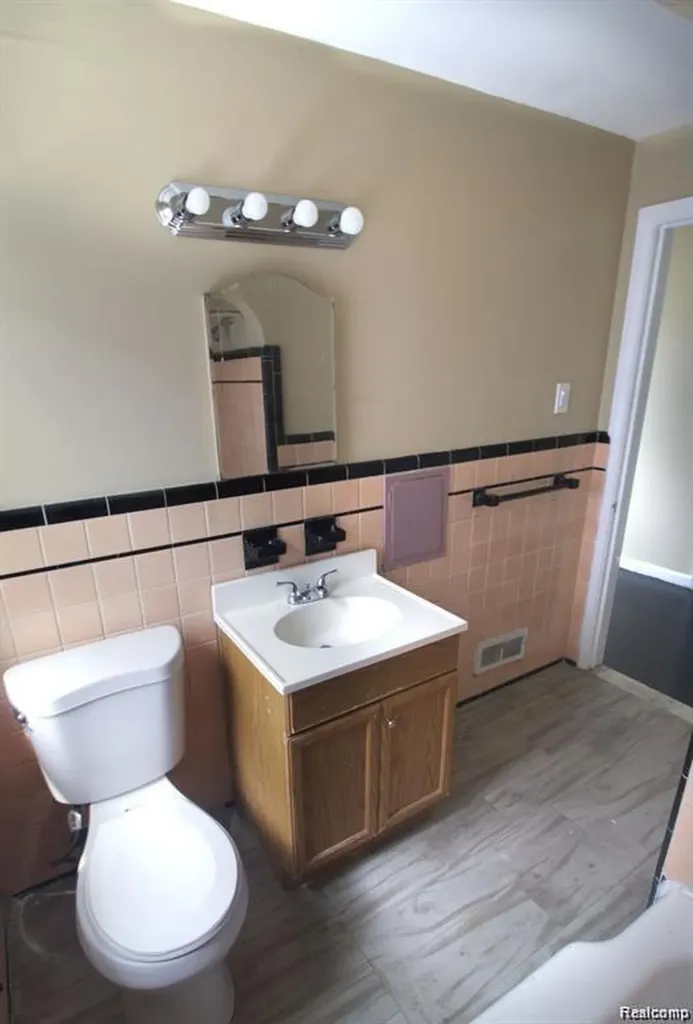 15470 Mapleridge Street Detroit City MI 48205