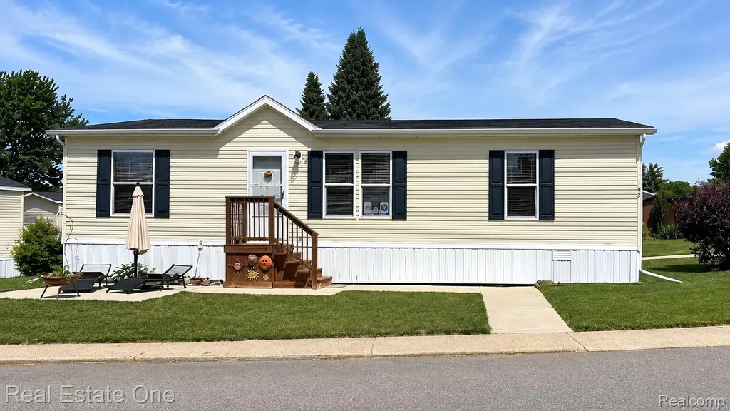 102 Sycamore Highland Charter Township MI 48357