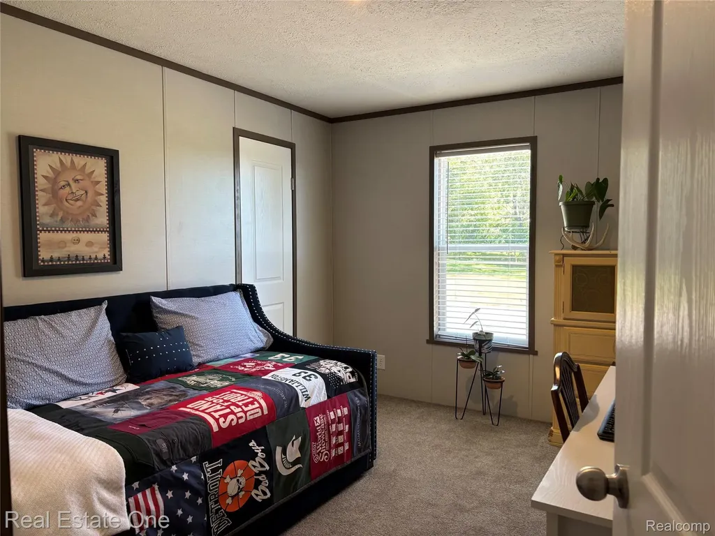 102 Sycamore Highland Charter Township MI 48357