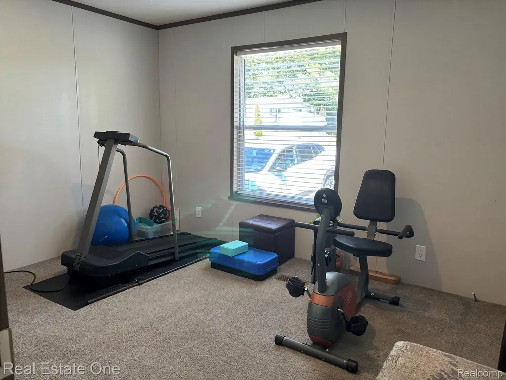 102 Sycamore Highland Charter Township MI 48357