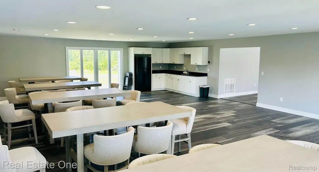 102 Sycamore Highland Charter Township MI 48357
