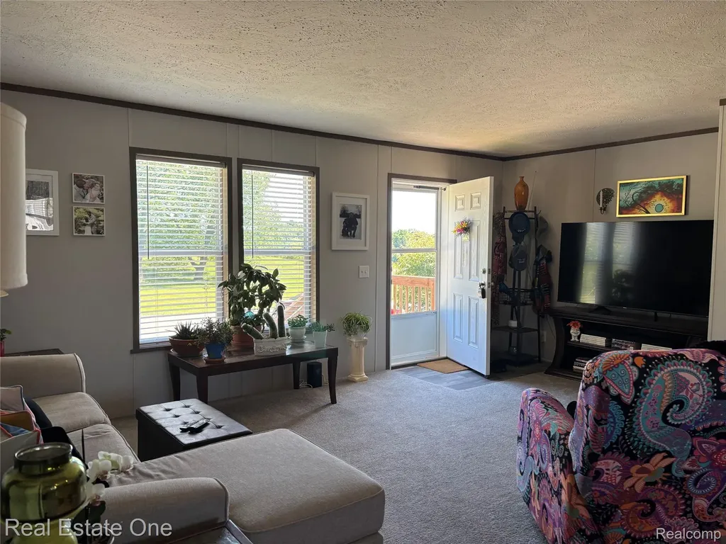 102 Sycamore Highland Charter Township MI 48357