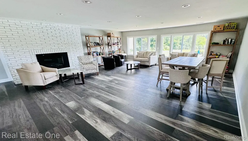 102 Sycamore Highland Charter Township MI 48357