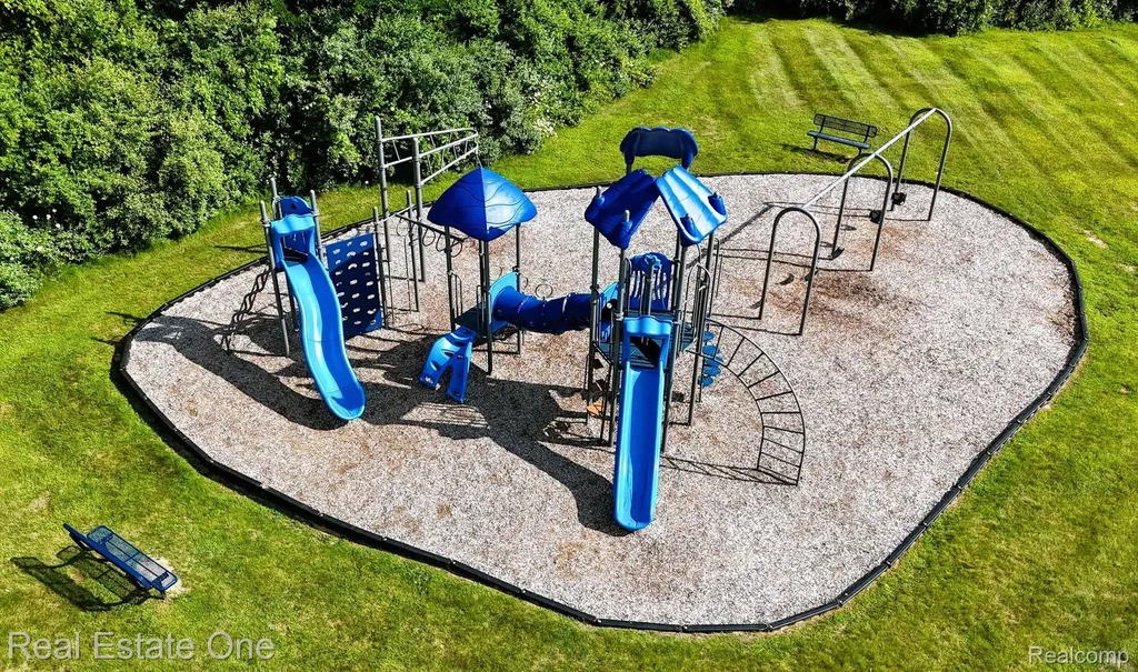 102 Sycamore Highland Charter Township MI 48357