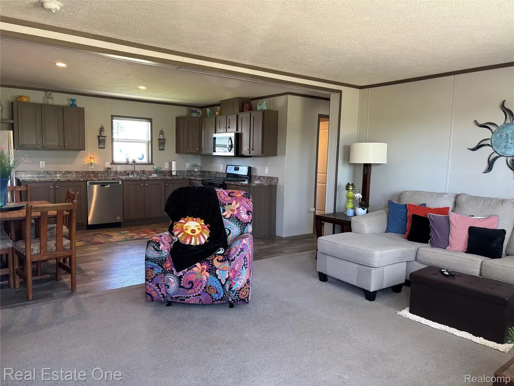 102 Sycamore Highland Charter Township MI 48357