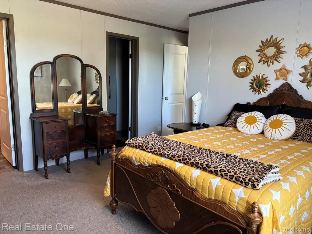 102 Sycamore Highland Charter Township MI 48357