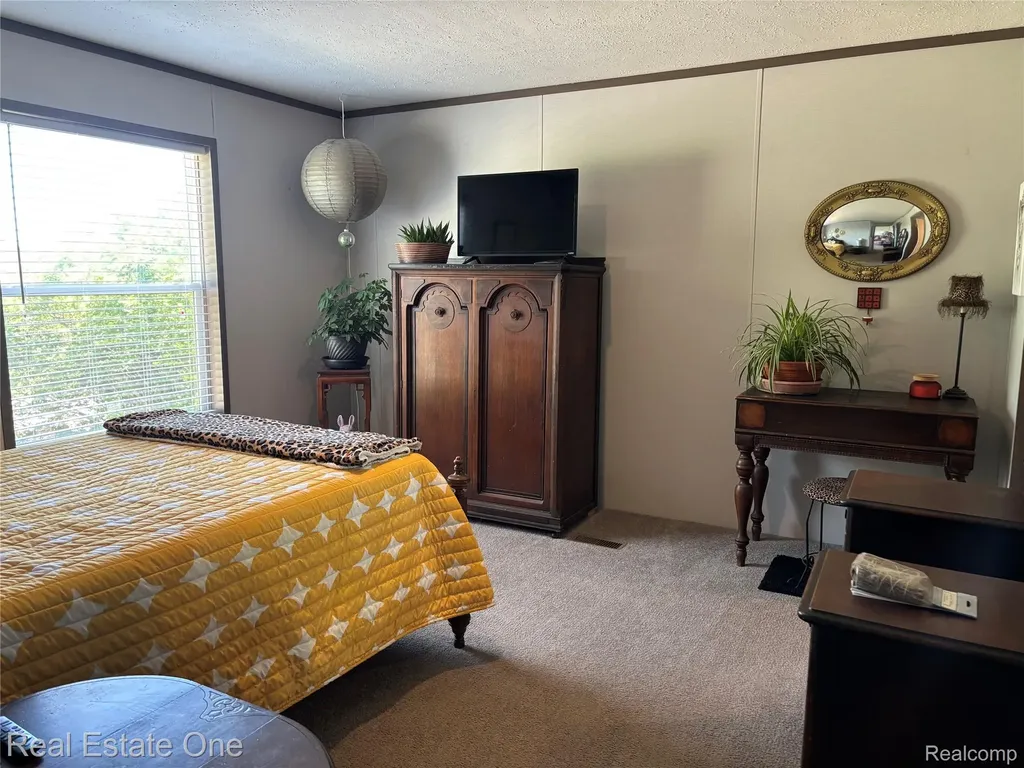 102 Sycamore Highland Charter Township MI 48357