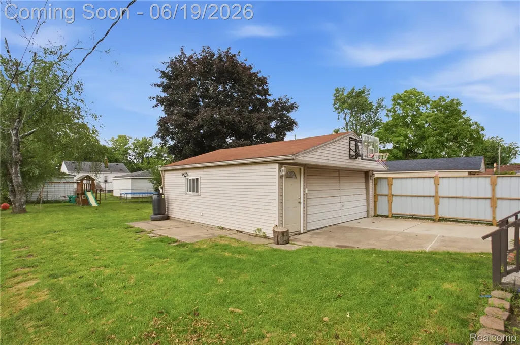 529 Champaign Road Lincoln Park City MI 48146