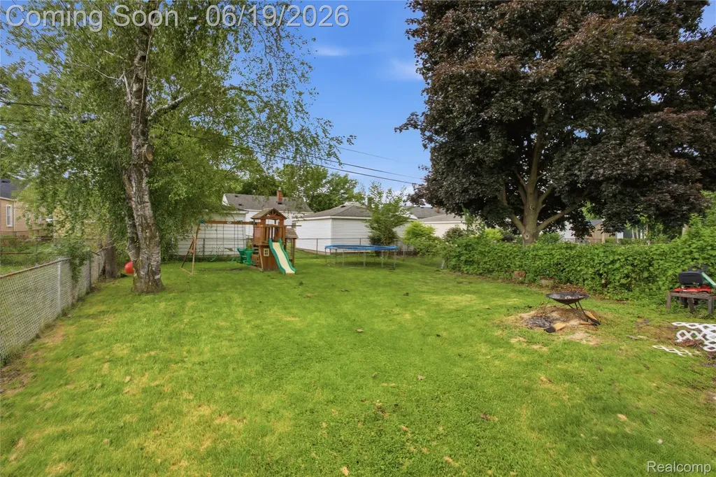 529 Champaign Road Lincoln Park City MI 48146