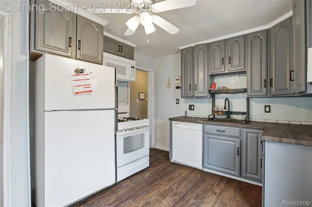 529 Champaign Road Lincoln Park City MI 48146