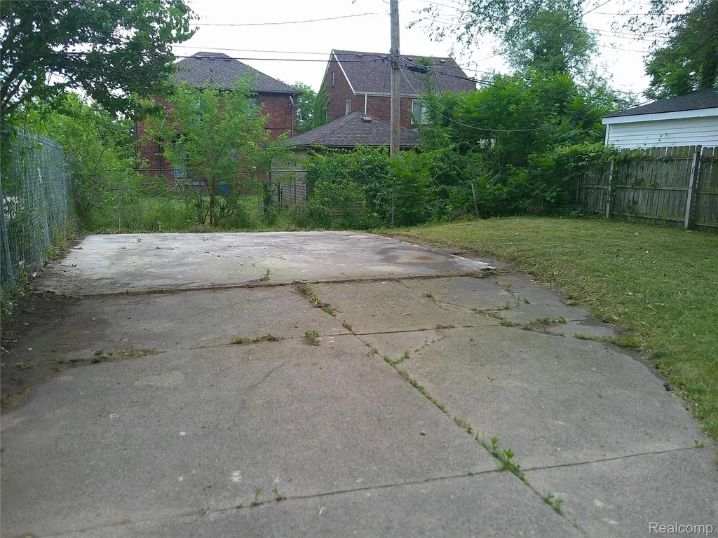 17158 Santa Barbara Drive Detroit City MI 48221