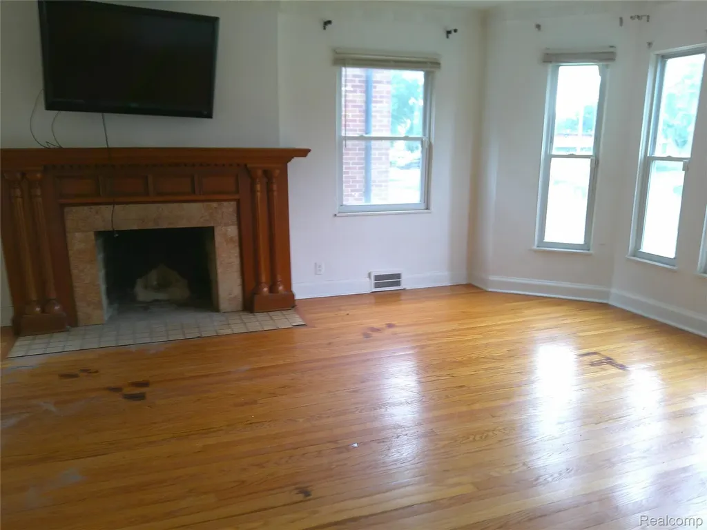 17158 Santa Barbara Drive Detroit City MI 48221