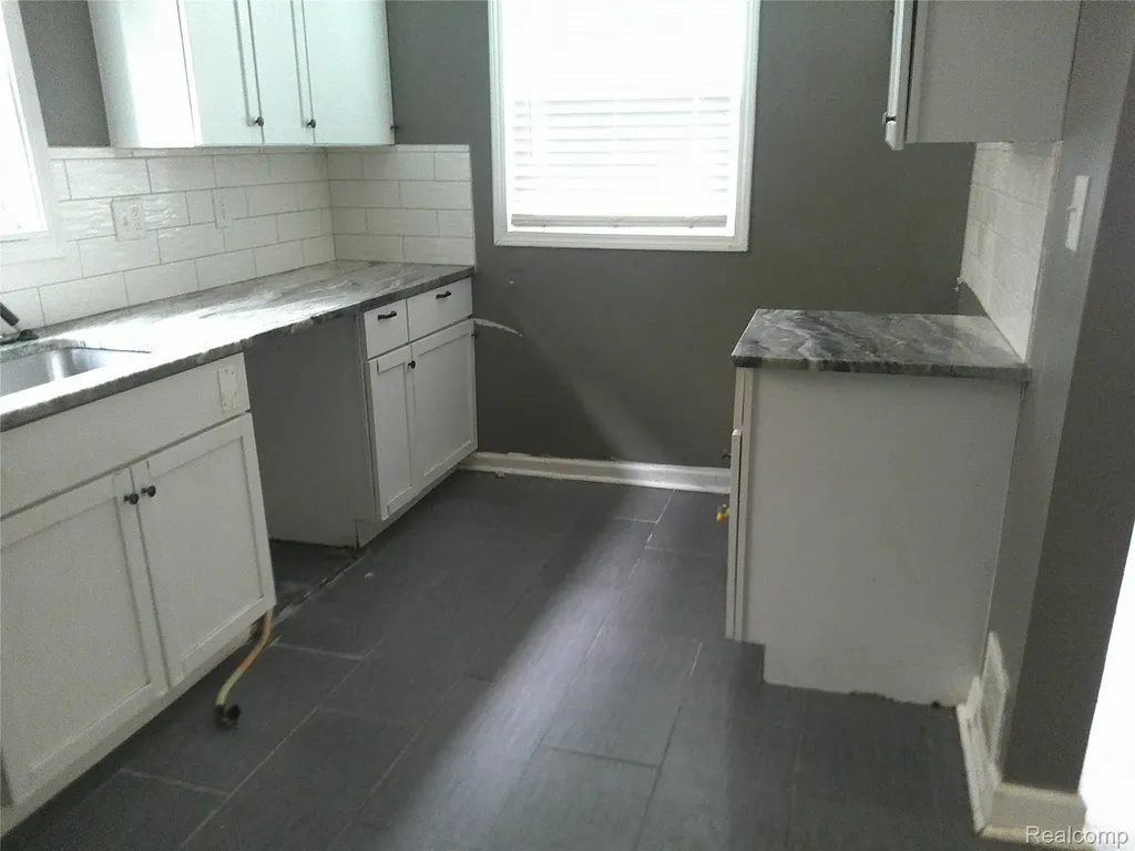 17158 Santa Barbara Drive Detroit City MI 48221