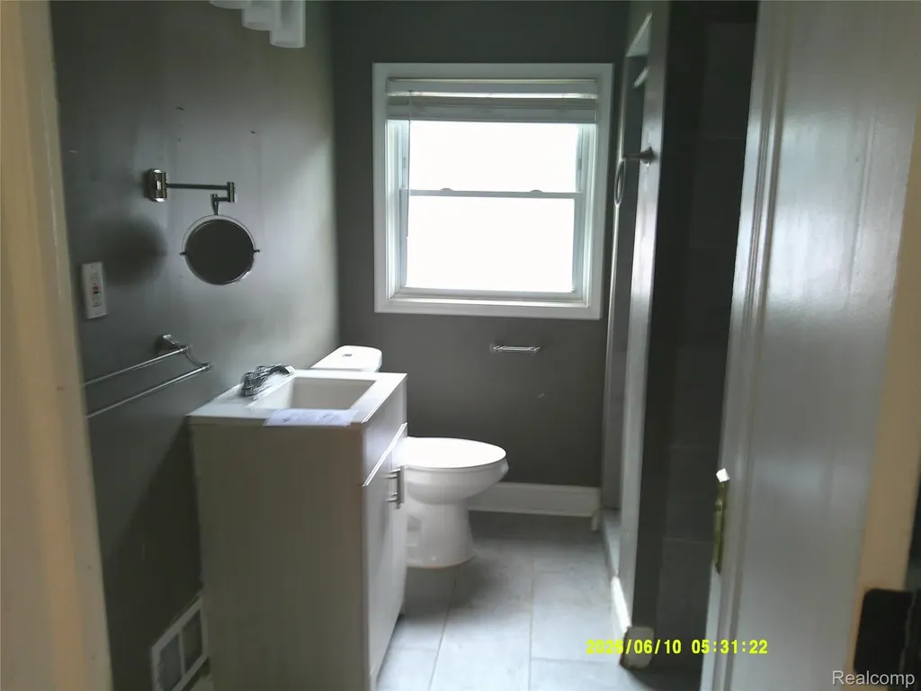 17158 Santa Barbara Drive Detroit City MI 48221