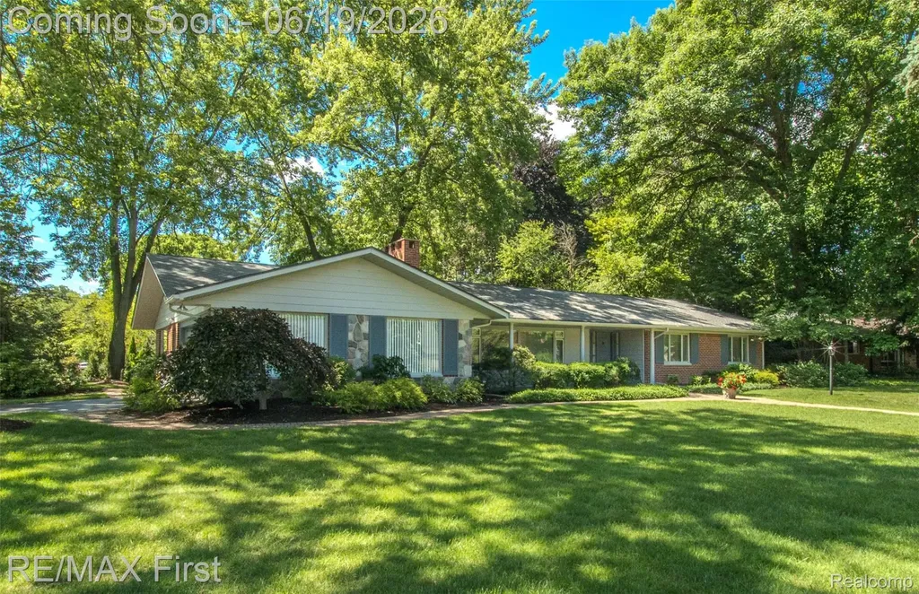 19415 Riverside Drive Beverly Hills Village MI 48025
