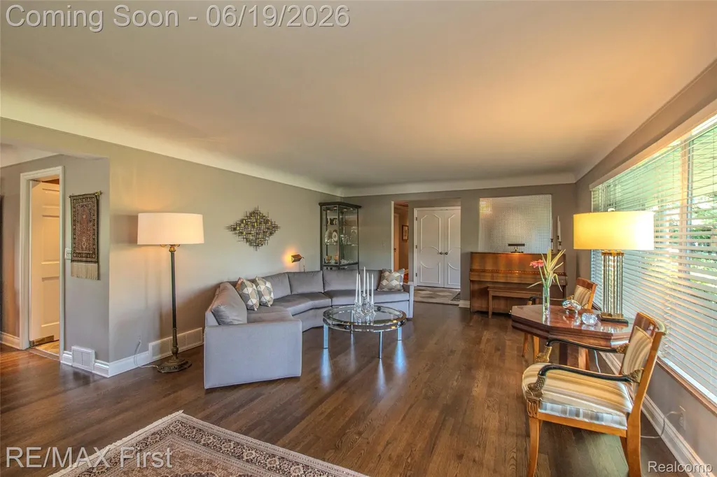 19415 Riverside Drive Beverly Hills Village MI 48025