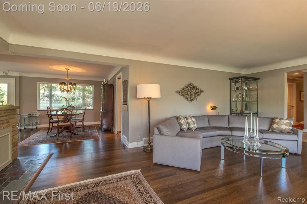 19415 Riverside Drive Beverly Hills Village MI 48025