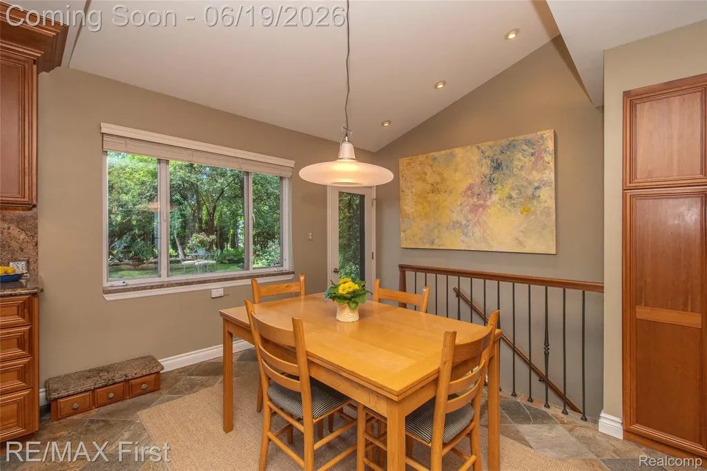 19415 Riverside Drive Beverly Hills Village MI 48025