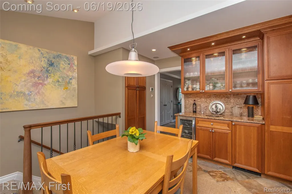 19415 Riverside Drive Beverly Hills Village MI 48025