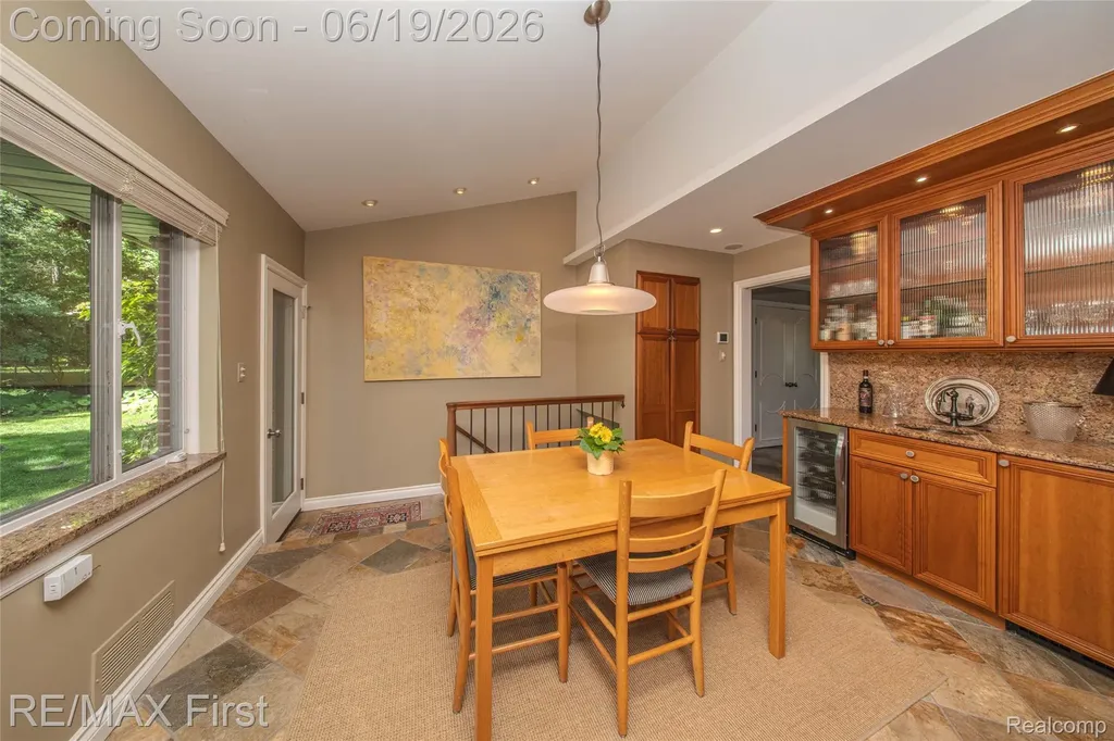 19415 Riverside Drive Beverly Hills Village MI 48025