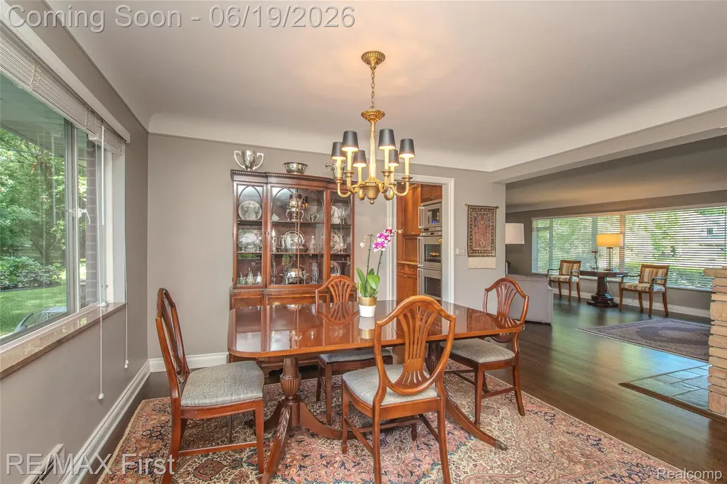 19415 Riverside Drive Beverly Hills Village MI 48025