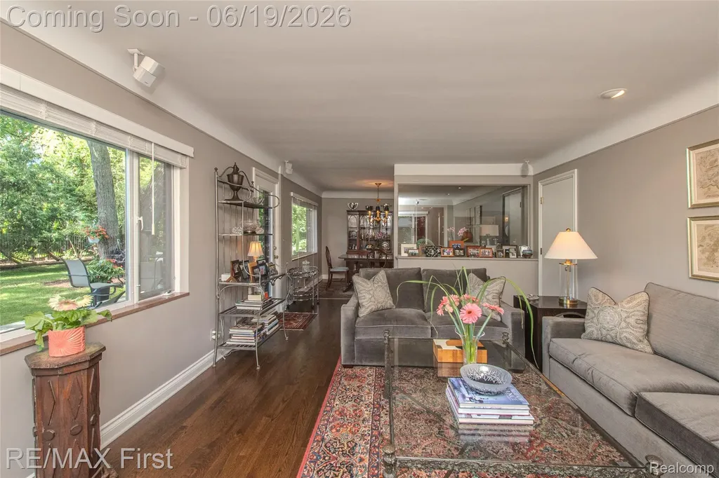 19415 Riverside Drive Beverly Hills Village MI 48025