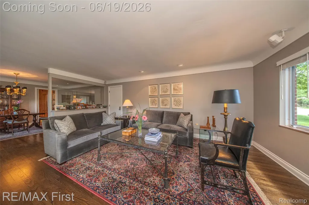 19415 Riverside Drive Beverly Hills Village MI 48025