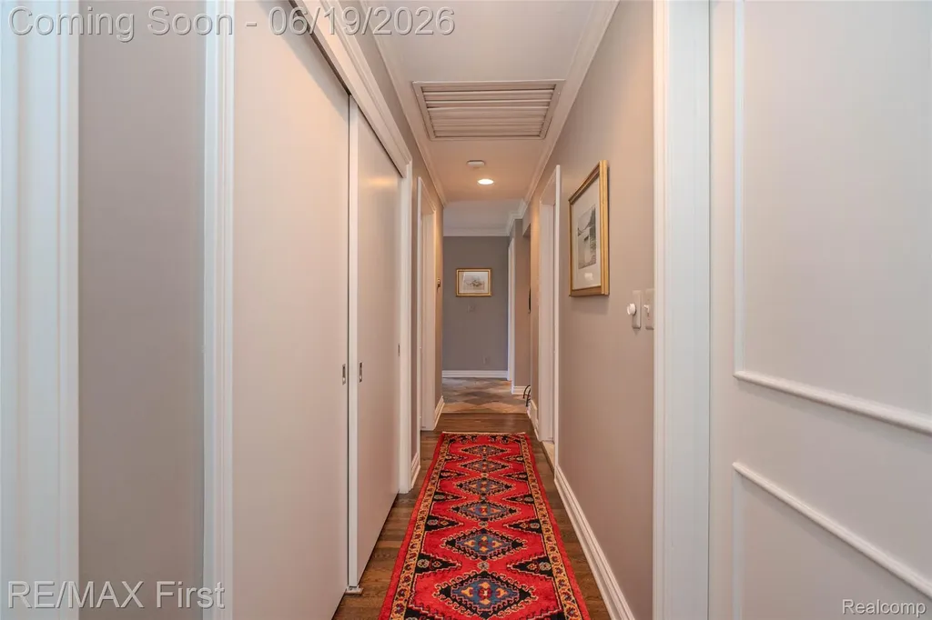19415 Riverside Drive Beverly Hills Village MI 48025
