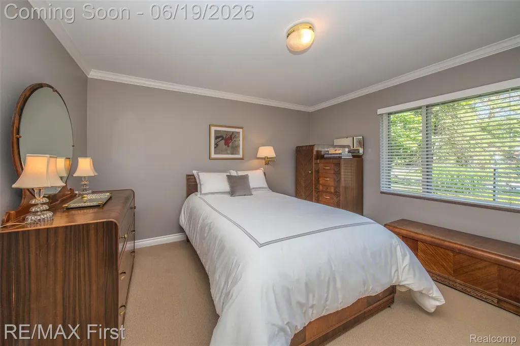 19415 Riverside Drive Beverly Hills Village MI 48025