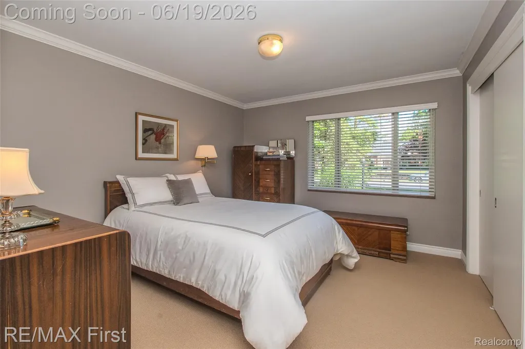 19415 Riverside Drive Beverly Hills Village MI 48025