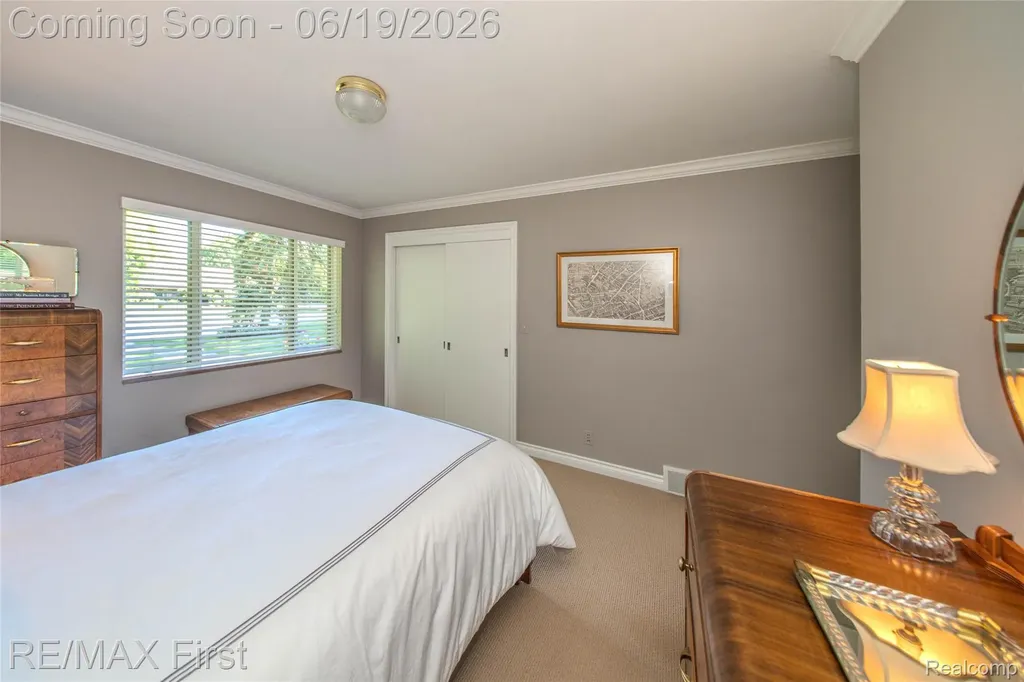 19415 Riverside Drive Beverly Hills Village MI 48025