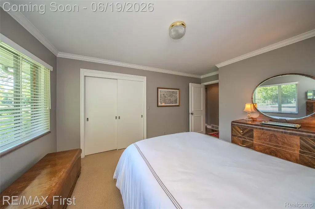 19415 Riverside Drive Beverly Hills Village MI 48025