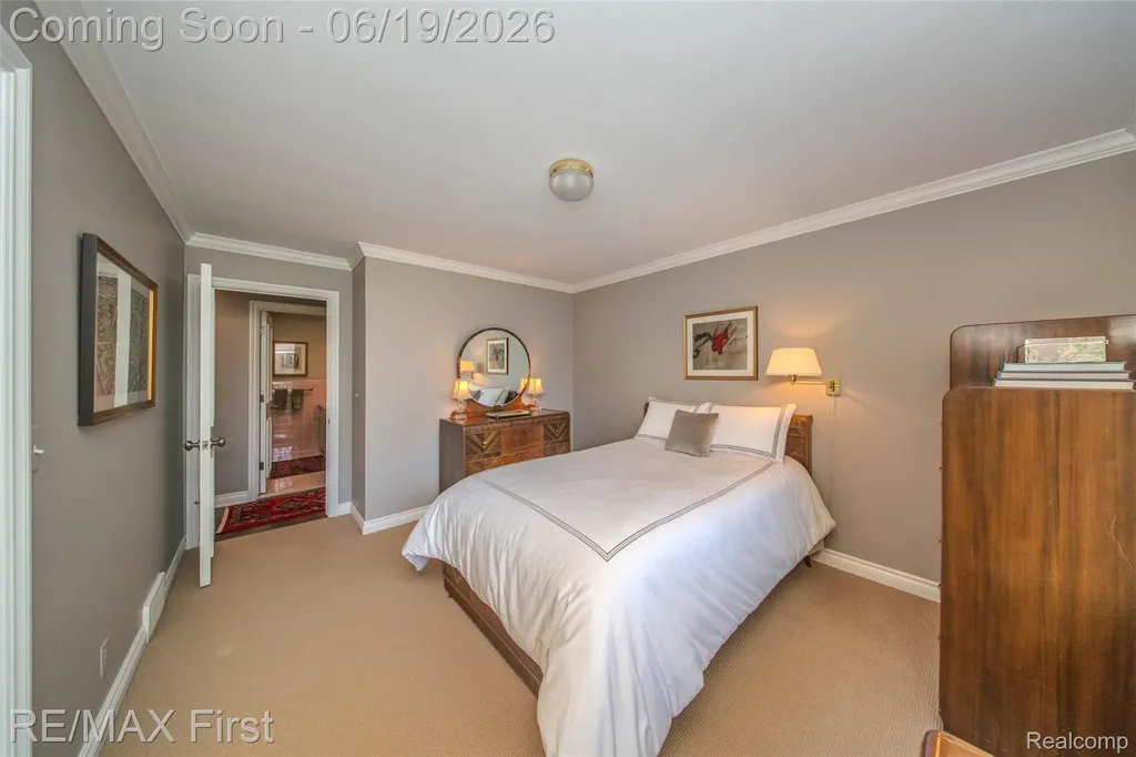 19415 Riverside Drive Beverly Hills Village MI 48025