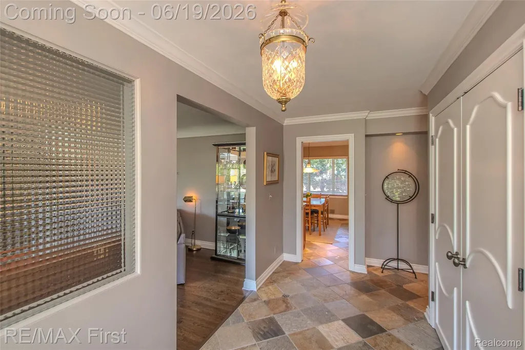 19415 Riverside Drive Beverly Hills Village MI 48025