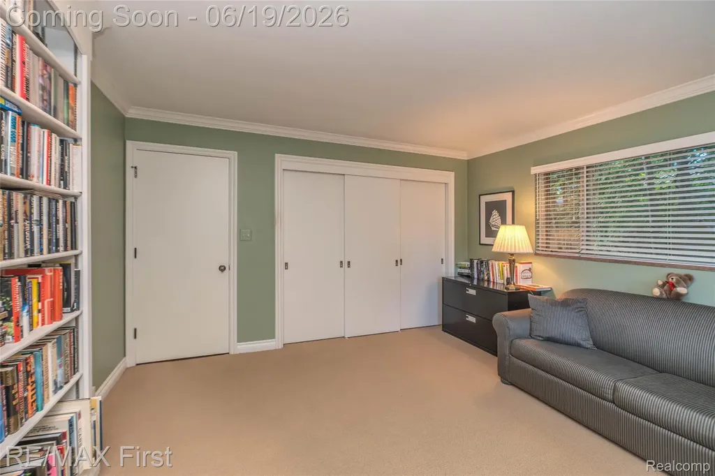 19415 Riverside Drive Beverly Hills Village MI 48025