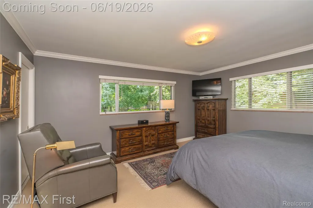 19415 Riverside Drive Beverly Hills Village MI 48025