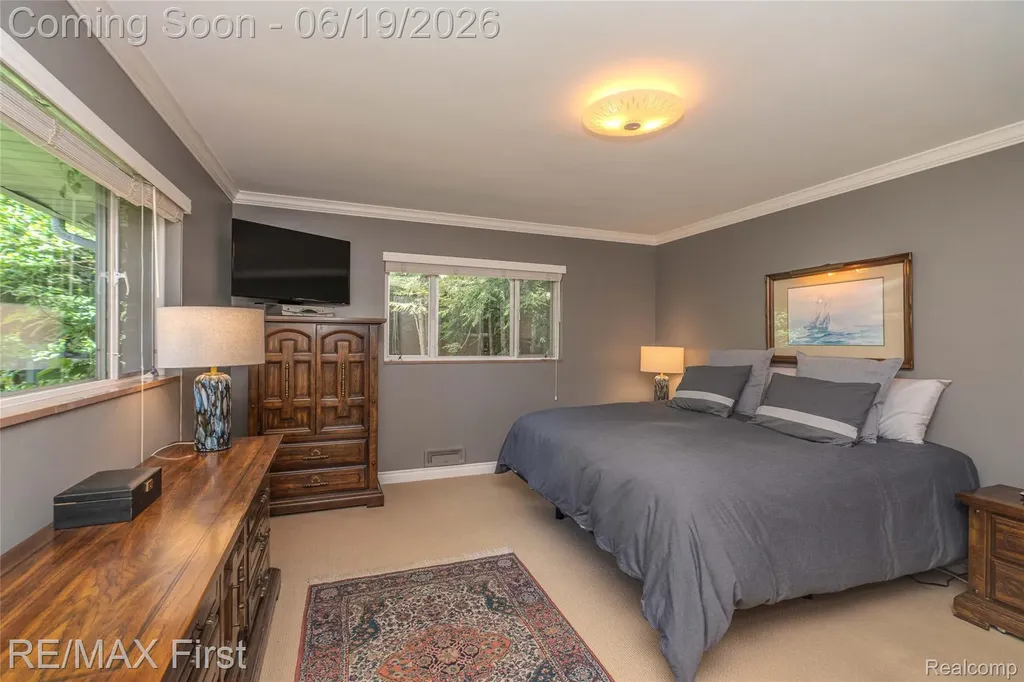 19415 Riverside Drive Beverly Hills Village MI 48025