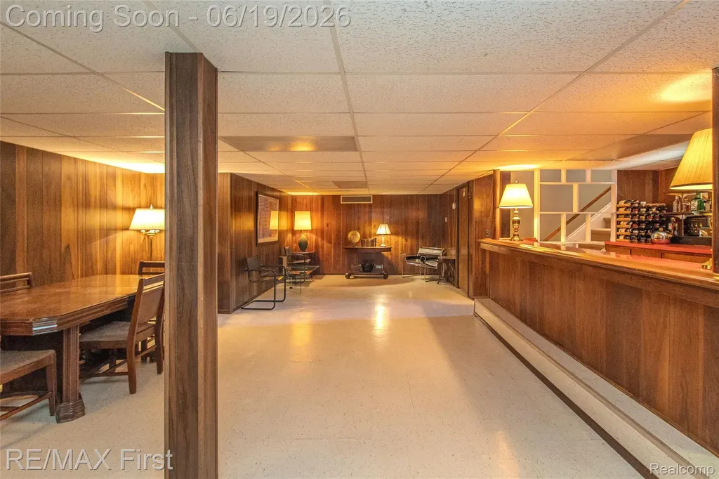 19415 Riverside Drive Beverly Hills Village MI 48025