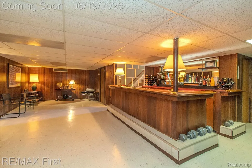 19415 Riverside Drive Beverly Hills Village MI 48025