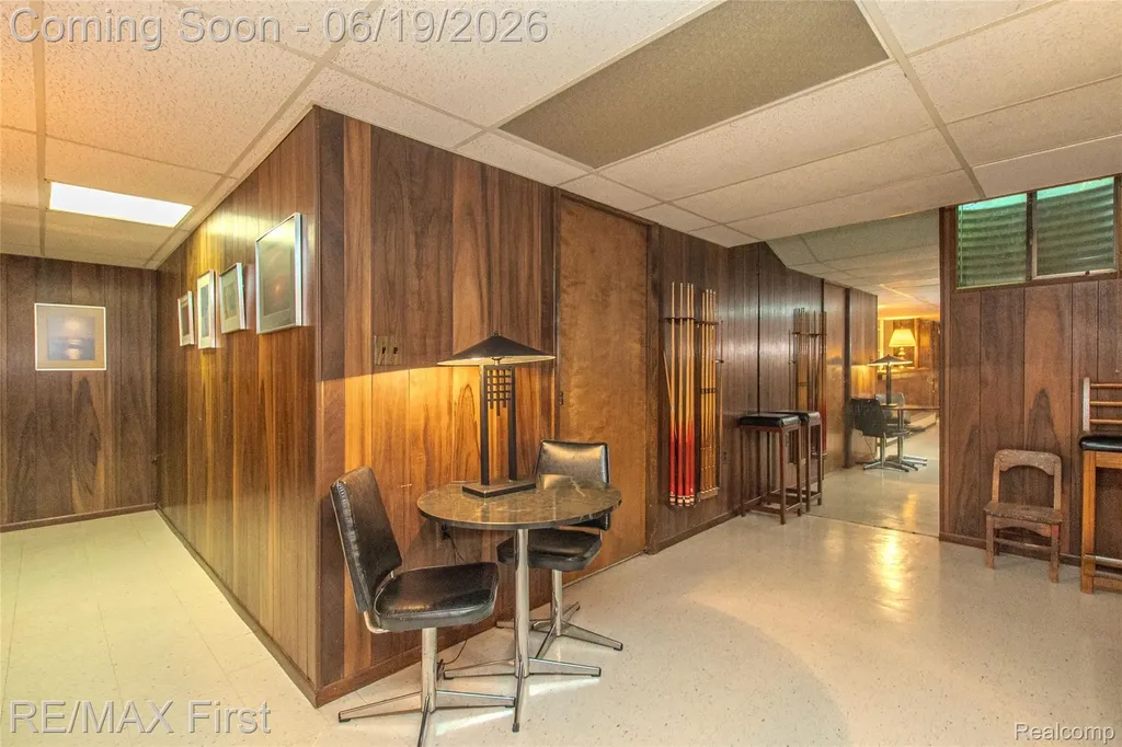 19415 Riverside Drive Beverly Hills Village MI 48025