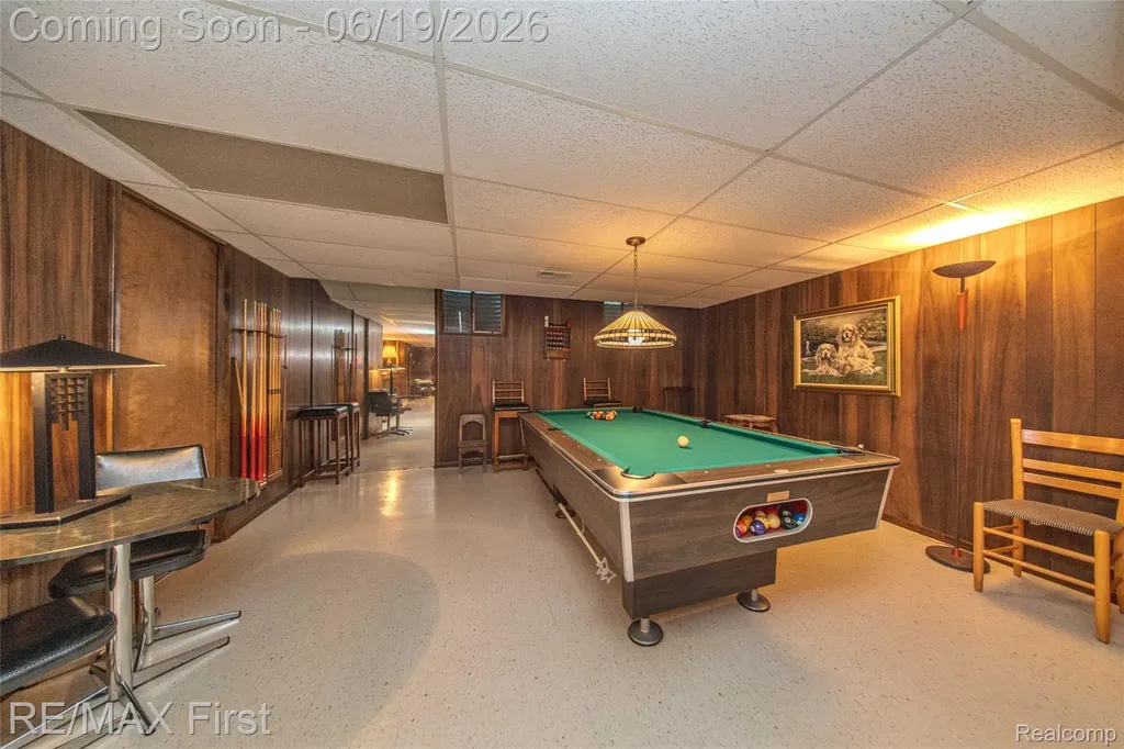 19415 Riverside Drive Beverly Hills Village MI 48025
