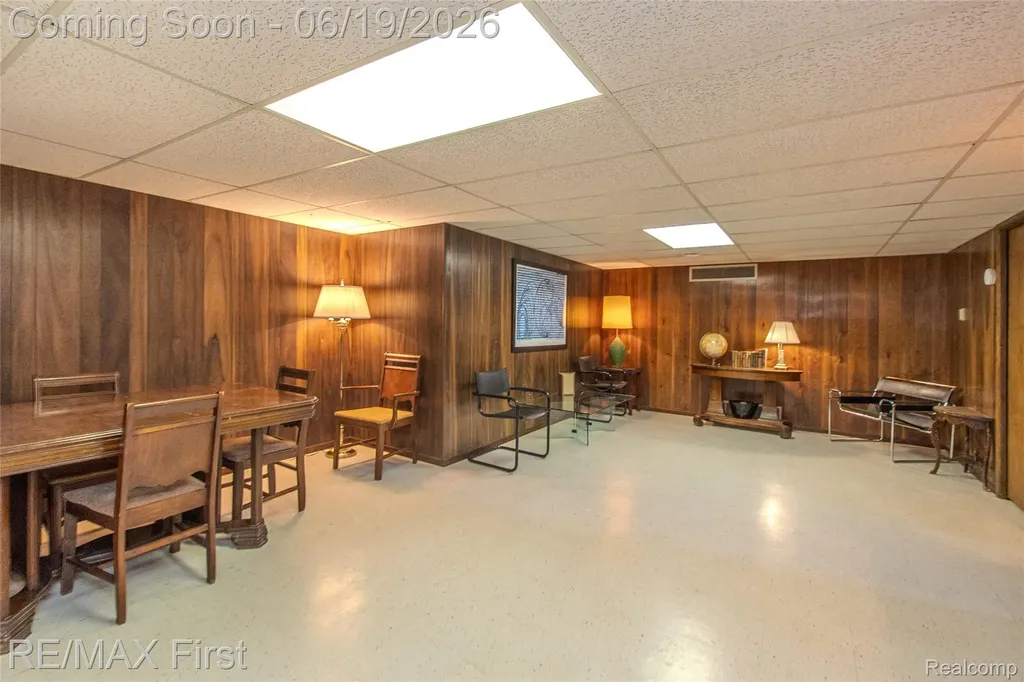 19415 Riverside Drive Beverly Hills Village MI 48025