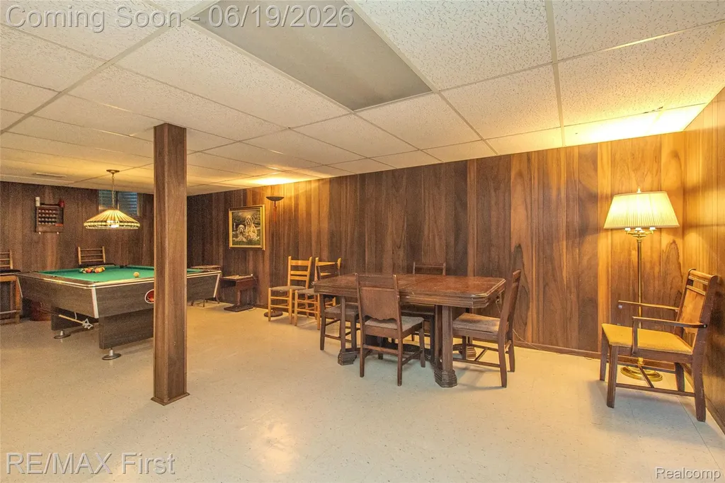 19415 Riverside Drive Beverly Hills Village MI 48025