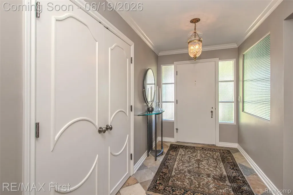 19415 Riverside Drive Beverly Hills Village MI 48025