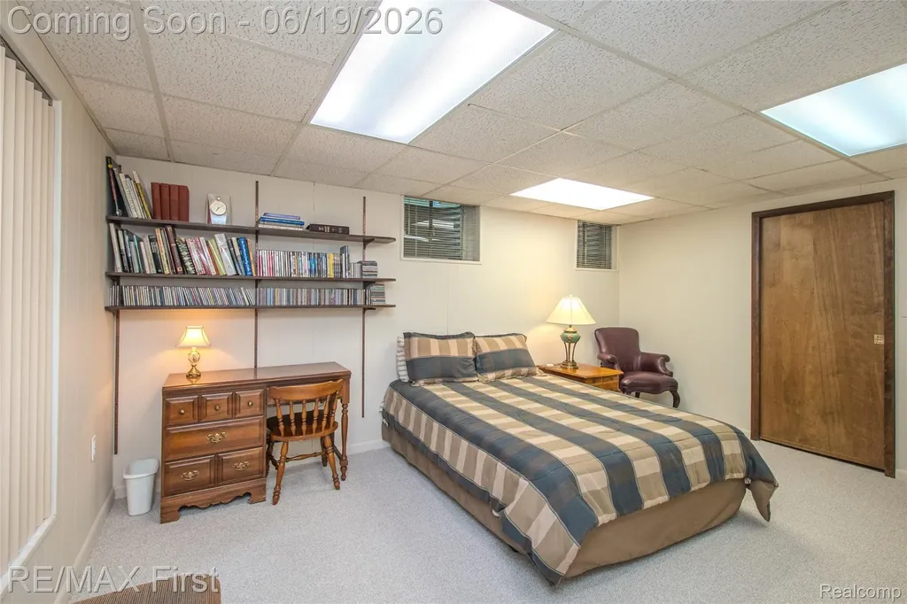 19415 Riverside Drive Beverly Hills Village MI 48025
