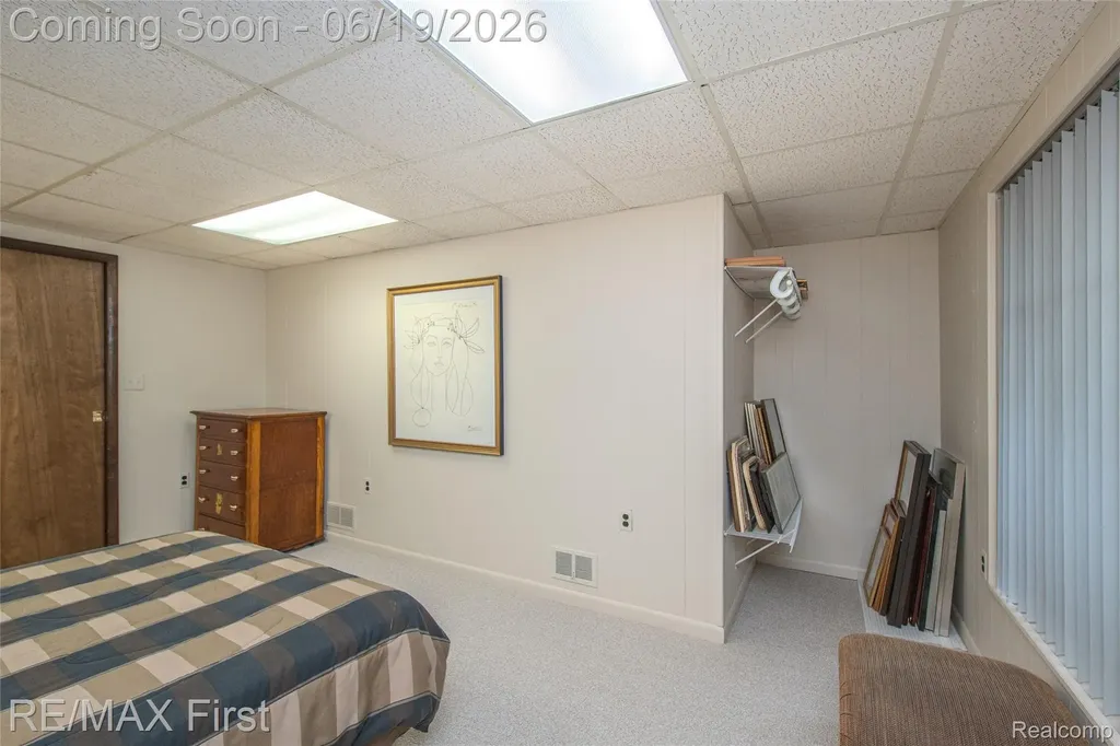 19415 Riverside Drive Beverly Hills Village MI 48025